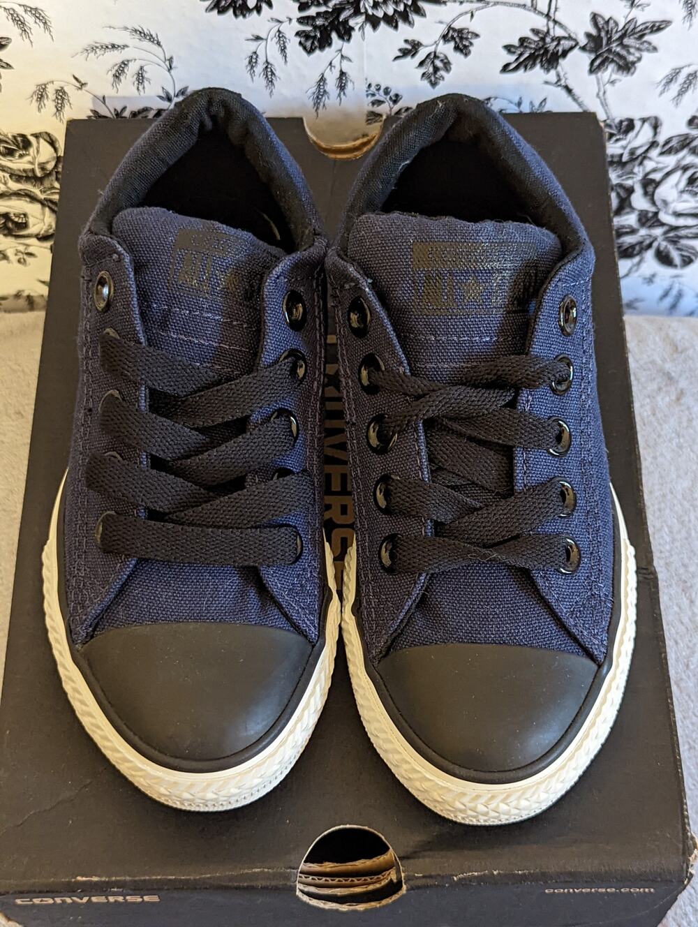NWT Converse Navy White Chuck Taylor Street Slip Athletic Juniors 12